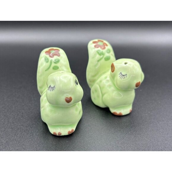Vintage Ceramic Green Squirrel Salt & Pepper Shakers anthropomorphic. Eyelashes - Picture 3 of 5